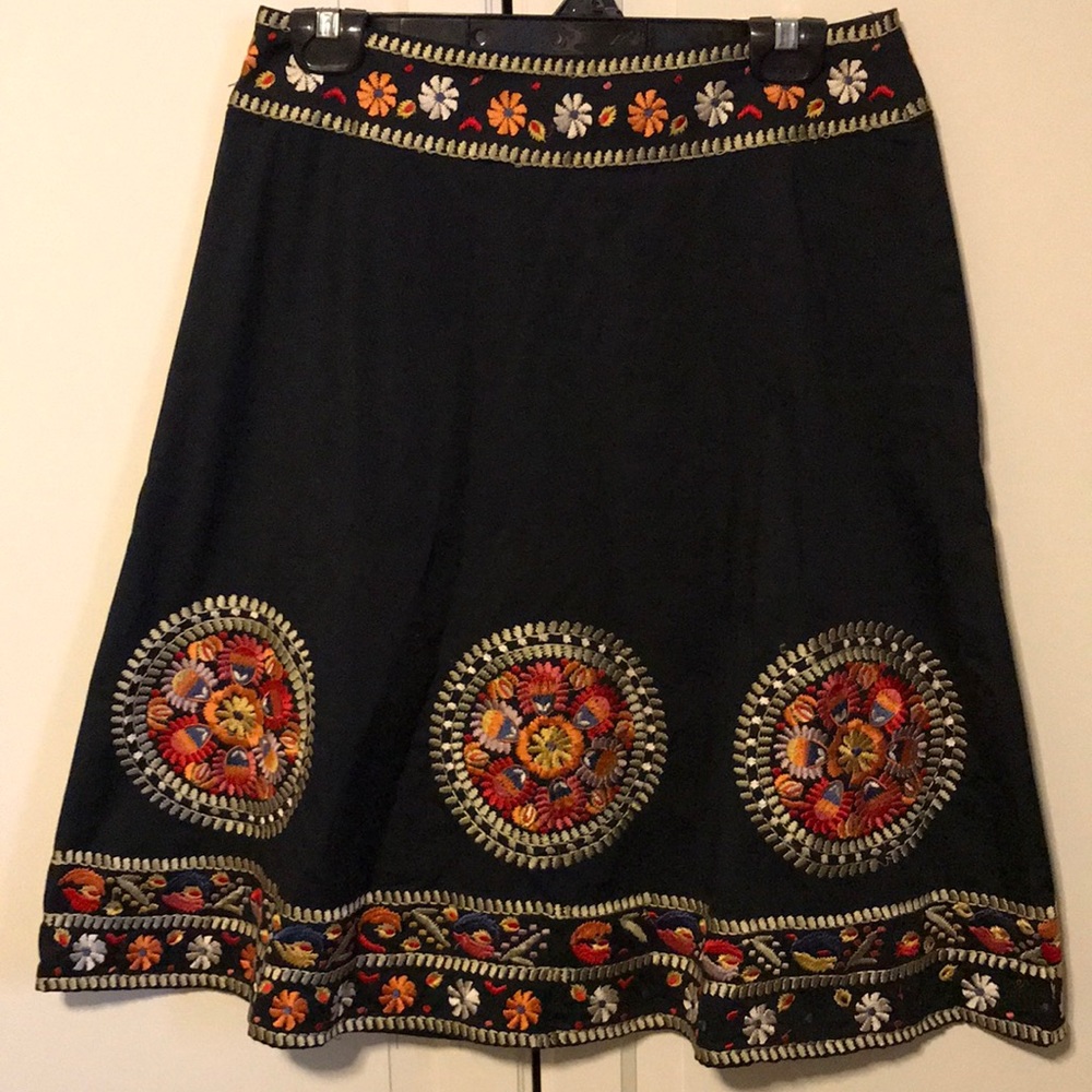 Presaman NY black embroidered skirt. Size 6